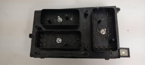 CAJA RELES / FUSIBLES Opel ASTRA H BERLINA 