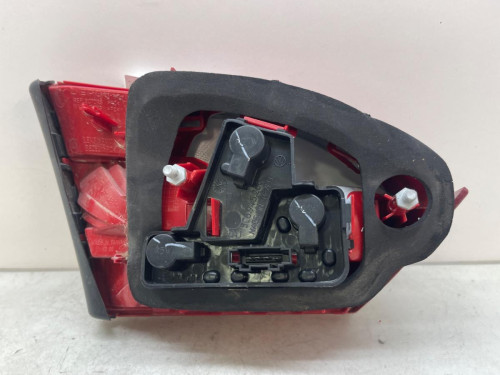 PILOTO TRASERO DERECHO INTERIOR VOLKSWAGEN JETTA VI (163) 