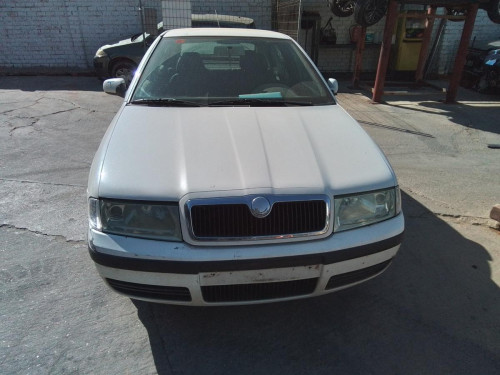  SKODA OCTAVIA BERLINA (1U2) 