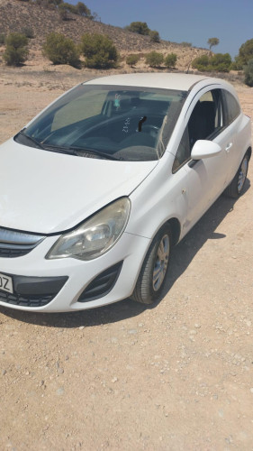 OPEL CORSA D — vehículo donante para recambios 