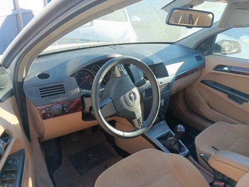 OPEL ASTRA H BERLINA — vehículo donante para recambios 