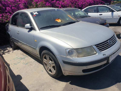  VOLKSWAGEN PASSAT BERLINA (3B2) 