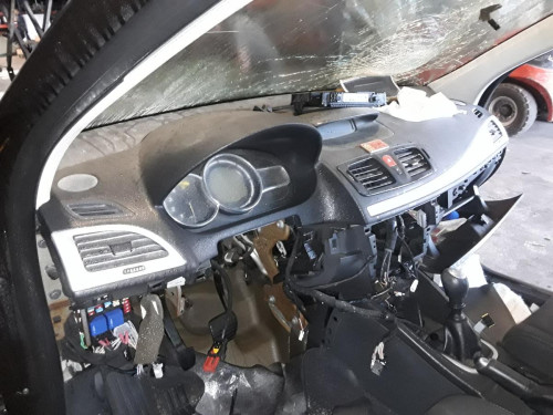 RENAULT MEGANE III BERLINA 5P — vehículo donante para recambios 