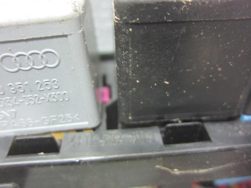 CAJA RELES / FUSIBLES Audi A6 BERLINA (4F2) 