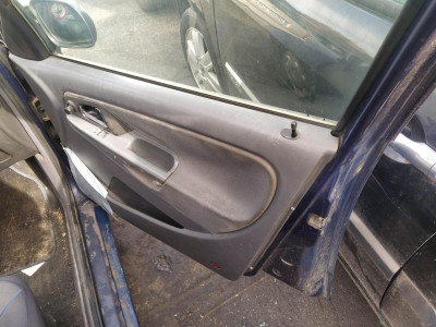 GUARNECIDO PUERTA DELANTERA DERECHA