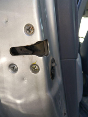 CERRADURA PUERTA TRASERA IZQUIERDA
