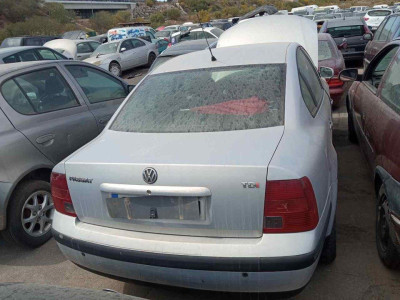 VOLKSWAGEN PASSAT BERLINA (3B2)