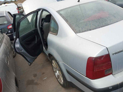 VOLKSWAGEN PASSAT BERLINA (3B2)