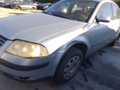 VOLKSWAGEN PASSAT BERLINA (3B3)