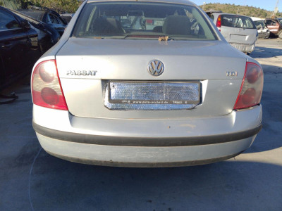 VOLKSWAGEN PASSAT BERLINA (3B3)