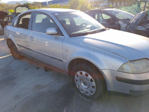  VOLKSWAGEN PASSAT BERLINA (3B3) 