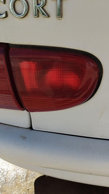 PILOTO TRASERO IZQUIERDO INTERIOR Ford Escort Berl./Turnier (1995->)