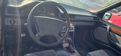 MERCEDES-BENZ CLASE E (BM 124) BERLINA