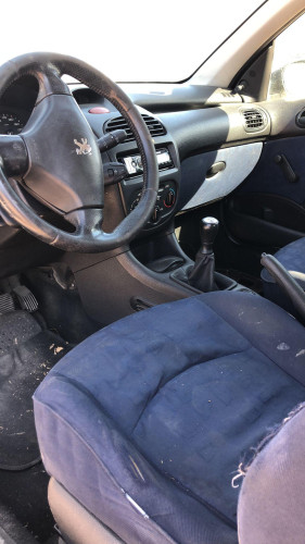 PEUGEOT 206 — vehículo donante para recambios 