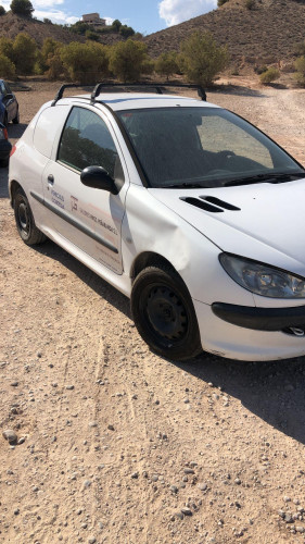 PEUGEOT 206 — vehículo donante para recambios 