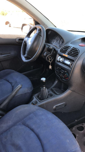 PEUGEOT 206 — vehículo donante para recambios 