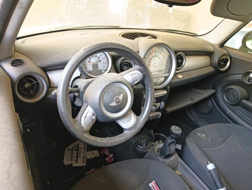 MINI MINI (R56) — vehículo donante para recambios 
