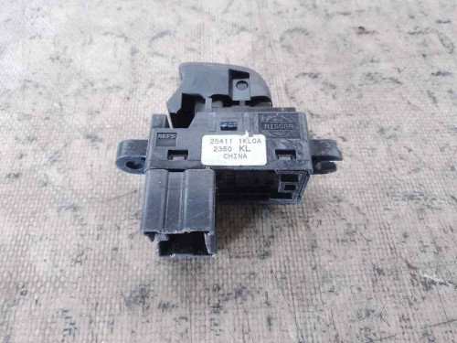 MANDO ELEVALUNAS DELANTERO DERECHO NISSAN JUKE (F15E) 