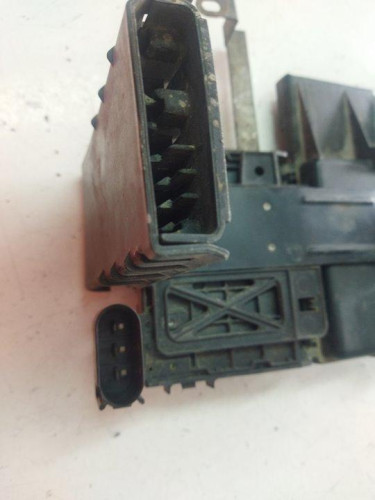 CAJA RELES / FUSIBLES 