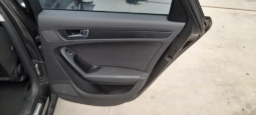 GUARNECIDO PUERTA TRASERA DERECHA Audi A4 AVANT (8K5) 