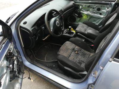 VOLKSWAGEN PASSAT BERLINA (3B2)