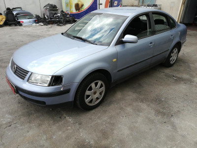 VOLKSWAGEN PASSAT BERLINA (3B2)