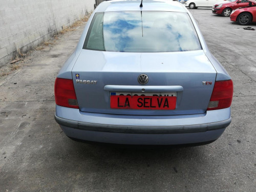 VOLKSWAGEN PASSAT BERLINA (3B2) — vehículo donante para recambios 