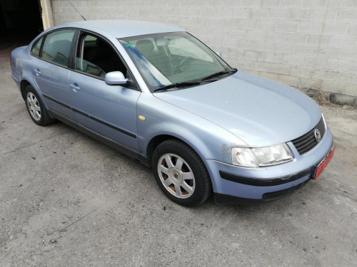 VOLKSWAGEN PASSAT BERLINA (3B2) — vehículo donante para recambios 