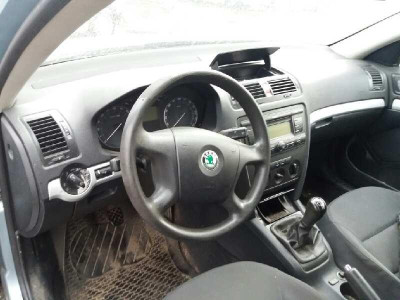 SKODA OCTAVIA BERLINA (1Z3)