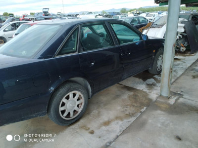 AUDI A6 BERLINA (C4)