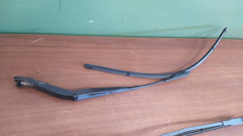 BRAZO LIMPIA DELANTERO DERECHO Mercedes-Benz CLASE ML (BM 164) 