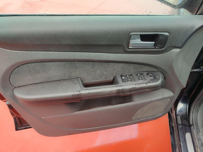 FORD FOCUS BERLINA (CAP)