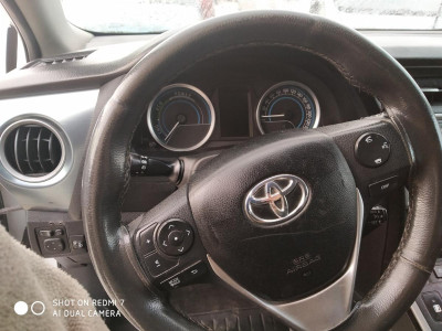 TOYOTA AURIS (E18)