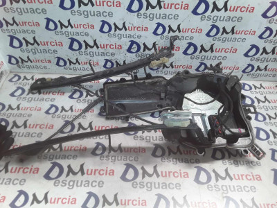 ELEVALUNAS DELANTERO DERECHO