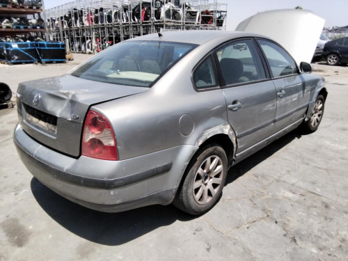  VOLKSWAGEN PASSAT BERLINA (3B3) 