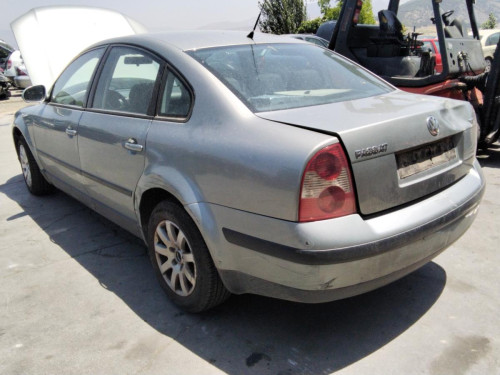  VOLKSWAGEN PASSAT BERLINA (3B3) 