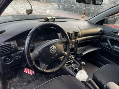 VOLKSWAGEN PASSAT BERLINA (3B2)