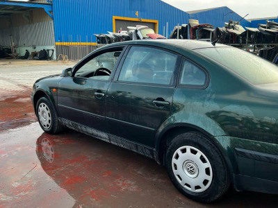 VOLKSWAGEN PASSAT BERLINA (3B2)
