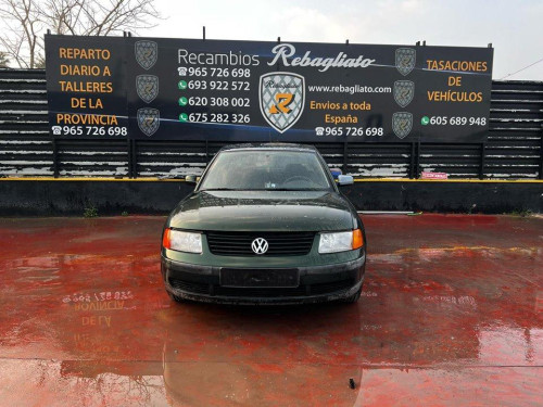  VOLKSWAGEN PASSAT BERLINA (3B2) 