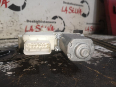 ELEVALUNAS DELANTERO DERECHO