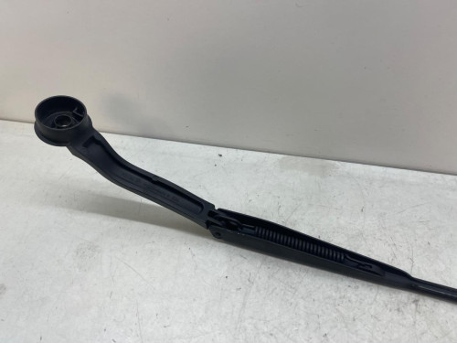 BRAZO LIMPIA DELANTERO IZQUIERDO Ford KUGA (CBS) 