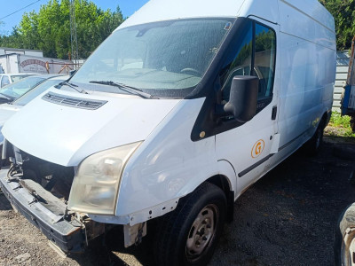 FORD TRANSIT BUS (TT9)