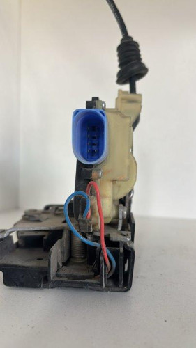  CERRADURA PUERTA DELANTERA DERECHA 