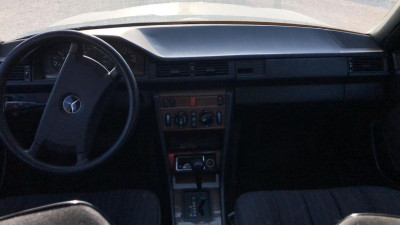 MERCEDES-BENZ CLASE 124 (BM 124) BERLINA