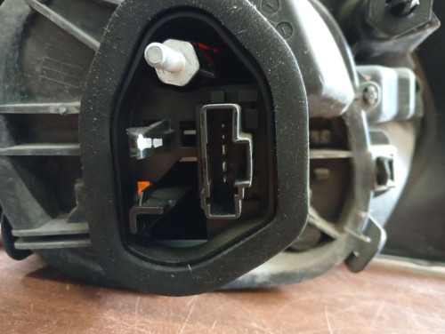 PILOTO TRASERO DERECHO Peugeot 208 
