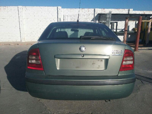  SKODA OCTAVIA BERLINA (1U2) 