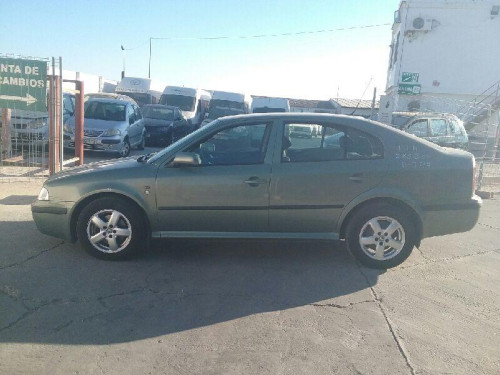  SKODA OCTAVIA BERLINA (1U2) 
