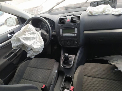 VOLKSWAGEN JETTA V (1K2)