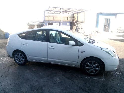  TOYOTA PRIUS (NHW20) 