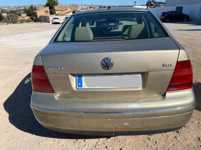 VOLKSWAGEN BORA BERLINA (1J2)(1998)